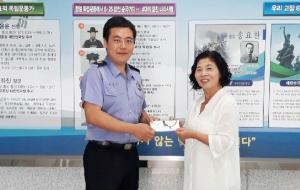 보령해양경찰서(경찰서장 조석태)는 지난 19일 민족고유의 명절인 추석을 앞두고 충남서부보훈지청을 방문, 저소득 보훈가족을 위해 써달라며 직원들의 성금을 모아 마련한 온누리 상품권을 전달했다.
