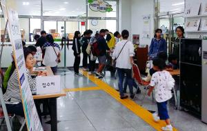 지난 23일 도서교환전이 열린 홍성도서관 모습.