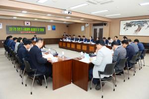 하광학 부군수 주제로 열린 규제 개혁 토론회에서 공무원의 의식과 태도 개선 노력을 다짐하기도 했다.