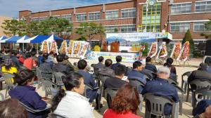 홍주초등학교 총동문회장 이·취임식 및 제24차 총동문한마음대회가 지난 15일 홍주초등학교 운동장에서 열렸다. 이번에 조승만 회장이 이임하고 김헌수 총동문회장으로 취임했으며, 동문간 화합과 친목을 다지는 소중한 시간이 됐다.