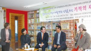 왼쪽부터 홍성군의회 최선경 의원, 공주대간호학과 안정선 교수, 충청남도교육청 김지철 교육감, 사단법인 토닥토닥 김동석 이사장, 비비의 꿈 전선희 대표.