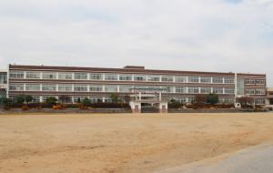 광천고는 실용음악 외에도 드론을 가르쳐 10년 후 4차산업혁명시대를 대비한 미래교육을 실시하고 스포츠도 한 종목씩 택해 건강하게 학생들의 성장을 도울 계획이다. 사진은 광천고 교정 전경.