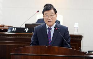 김석환 군수가 홍성군의회 제248회 제2차 정례회에서 군정연설을 하고 있다.