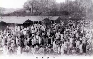 1900년대 홍주시장 전경. 이때까지도 홍성은 홍주라 불리며 지역의 정체성을 지켰다.