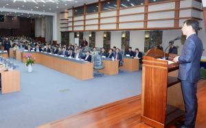 안희정 충남도지사가 선문대에서 개최된 ‘2017 수출업체 글로벌 포럼’에서 축사를 하고 있다.
