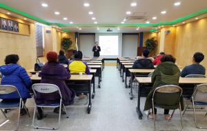 홍성소방서(서장 채수철)는 지난 28일 대회의실에서 다중이용업소 업주와 종업원 10여 명을 대상으로 소방안전교육을 실시했다고 밝혔다. 홍성소방서는 다음 달 26일에도 다중이용업소 관계자를 대상으로 교육을 실시할 예정이다.