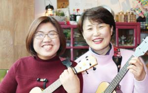동네밴드 ‘선착순 두 명’의 박효신(왼쪽) 씨와 한혜영 씨.