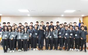 농협 충남지역본부가 최근 실시하고 있는 ‘범농협 인재육성 신규직원’ 교육에 참여한 채용고시 합격자들.