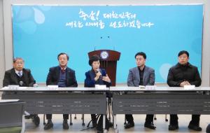 지난달 31일 도청 프레스센터에서 열린전국 광역지방자치단체 인권위원회 협의회 소속 위원장들이 기자회견을 갖고 있다.