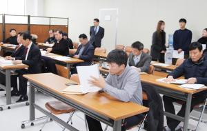 도의원에 도전하는 홍성군지역 예비후보자들과 선거사무 관계자들이 지난 20일 홍성군선관위가 실시한 입후보 설명회에 참석했다.