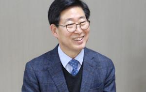 석탄화력 발전소를 대체할 친환경발전소로 바꿔 미세먼지 해결에 나서겠다는 양승조 4선 의원.