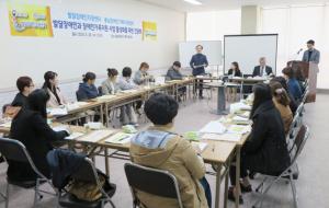 김광선 충청남도발달장애인지원센터장(사진 왼쪽)과 신현경 충남장애인가족지원센터장이 회의를 진행하고 있다.