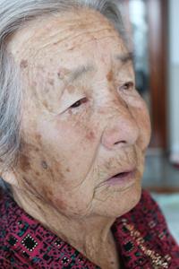 임순애
1924년 은하면에서 태어나 17살에 서부면 판교리 수룡동으로 시집왔다. 시아버지와 시어머니를 모시고 남편과 자식 뒷바라지를 하며 평생을 살아왔다.