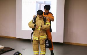 홍성소방서(서장 채수철)는 중학교 자유학기제에 발맞춰 청소년들의 안전의식 향상과 진로 설계 지원을 위한 ‘2018년 미래 소방관 체험교실’을 운영한다고 밝혔다. 중학교를 대상으로 하며 홍성소방서 예방교육팀630-0262으로 문의하면 된다.