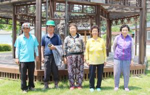 천태1리 주민들. 조홍식 이장, 이강직 노인회 총무, 박재윤·정옥희·정화순 할머니(왼쪽부터).