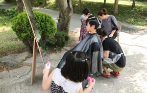 홍주여성라이온스클럽(회장 이현경)은 지난 6일 회원 7명과 함께 광천읍에 위치한 사랑샘 보육원을 찾았다. 이번 활동은 환경정화 봉사와 함께 식사를 제공하며 미용봉사 등 사랑나눔 봉사활동을 실시했다.