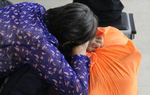 버스 시간까지는 아직 시간이 너무 많이 남았다. 피곤한 몸을 짐보따리에 의지해 기대고 눈을 감아본다.