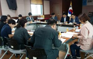 홍성교육지원청(교육장 우길동)은 지난 18일 관내 초·중학교장 등이 참여하는 2018년 학생 감염병 위기대응 모의훈련을 실시했다. 학교 내 빈발 감염병인 수두가 확산되는 상황을 가정한 시나리오에 의거해 감염병 발생 시 대응방법을 찾는 훈련으로 진행됐다.