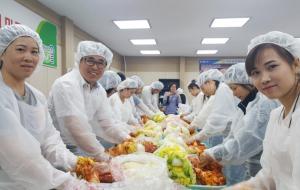 농협 충남지역본부(본부장 조소행)는 서산시 관내 농협과 오는 26일까지 총 3회에 걸쳐 결혼이민여성 및 다문화 가족 등 50여명을 대상으로 기초농업교육과정 중 지역특산물 가공 실습교육을 진행한다고 밝혔다.