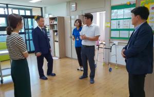 홍성경찰서(서장 맹훈재)는 노인 학대 집중 신고기간을 운영하는 기간 동안 노인학대에 대한 경각심을 높이기 위해 노인복지시설, 요양원 등 관련 시설을 방문하고 있다. 이에 지난달 21일에는 사회복지법인 장수원을 방문해 현장 이야기를 듣기도 했다.