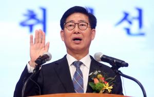 양승조 충남도지사가 지난 2일 도청 문예회관에서 열린 취임식에서 취임선서를 하고 있다.