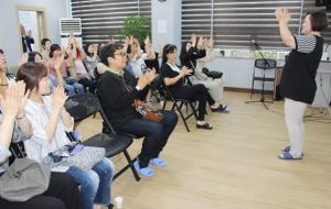 홍성군장애인가족지원센터(센터장 엄기문)는 지난 9일 부모역량강화교육을 진행했다. 이번 교육은 신성대학교 사회복지학과 신기원 교수의 ‘생활중심진로교육’에 대해 이뤄졌다. 다음 교육은 오는 10월 중 ‘집에서 하는 미술치료기법’이 진행될 예정이다.