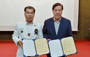 (사)충남지체장애인협회 홍성군지회(지회장 복천규)는 지난 7일 국제라이온스협회 356-F세종·충남지구에서 개최된 홍성라이온스클럽(회장 장두길) 8월 월례회에서 양 단체 간 업무협약을 체결하고 협력을 약속했다.