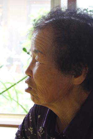 이은숙
1945년생으로 장곡면 화계리에서 태어나 장곡면 상송리로 시집왔다. 
장곡초등학교 32회 동창인 남편을 중신으로 만나 5남매를 키우고 
지금도 밭일이 있다면 어디든지 달려간다.