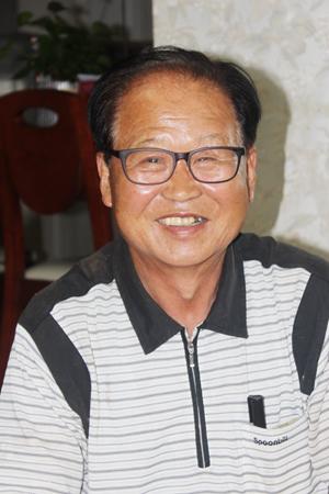김광운
1939년생으로 은하면 대천리에서 태어났다. 젊은 시절 서울로 상경했다가 형님이 돌아가시면서 귀향, 건축일을 하며 자식들 뒷바라지를 했다.