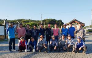 갈산면 쓰레기수거 작업              갈산면 새마을부녀회는 지난 4일 가로화단 정비를 시작으로 12일 새마을지도자회에서 홍성 IC입구 등 주로 도로변의 제초 작업과 쓰레기 수거 작업을 실시하며 깨끗한 환경을 만들기 위해 구슬땀을 흘렸다.