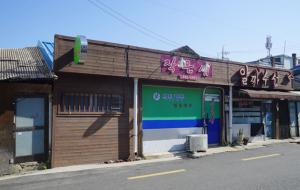 군산시 원도심의 빈집과 빈 점포에 다양한 업종이 입점하는 현상이 나타나고 있다.