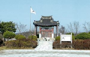 홍동 3·1운동 기념비 삼일각.