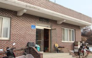 인근 4개 마을 남자 어르신들의 쉼터인 학구노인정.