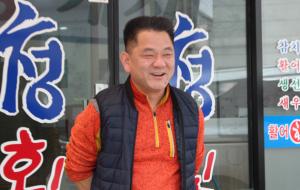 볼거리, 놀거리, 먹을거리가 풍성한 월산리를 꿈꾸며 힘찬 도약을 시작한 월산리상가번영회 김두호 회장.