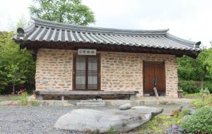 반교마을청년회장인 유홍준 전 문화재청장의 ‘휴휴당’ 전경.