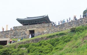 백제의 역사를 간직하고 있는 공산성은 왕들의 피신처로 삼을 만큼 전략적으로 중요했던 곳이다.