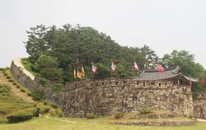 고창읍성은 성곽의 원형이 잘 보존돼 있는 국방문화재로 후세들의 산교육장으로 복원, 옛 모습을 되찾았다.