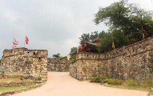 고창읍성은 성곽의 원형이 잘 보존돼 있는 국방문화재로 후세들의 산교육장으로 복원, 옛 모습을 되찾았다.