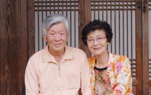 고택을 지키며 조용히 여생을 보내고 있는 전용석·윤송자 담양전씨 종손부부.