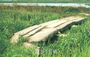1990년대 까지 존재하다가 하천정비로 멸실된 성동 원봉리 돌다리.