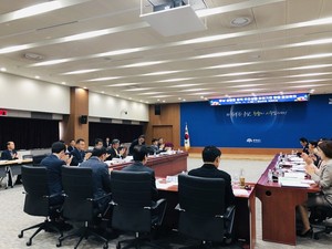 충남도는 지난 4일 도청 대회의실에서 ‘성평등정책 추진 상황 유관기관 합동 점검회의’를 개최했다.