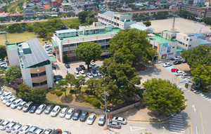 현 홍성군청사 전경.