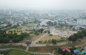 홍주읍성 남문(홍화문)방향에서 본 홍주읍성 전경.