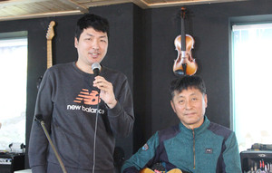 아들 조건희 씨(사진 왼쪽)와 아버지 조성신 대표(사진 오른쪽).