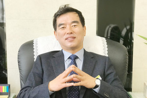 광천읍의 한국K-POP고등학교 박병규 교장.