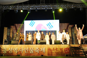 지난 해 만해 한용운을 주제로 홍주읍성 일원에서 열렸던 ‘홍성역사인물축제’개막 공연 장면.&nbsp;