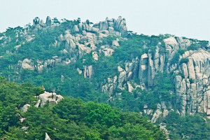 용봉산 병풍바위 전경.