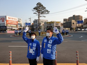 4.15총선 공식선거운동 개시일인 지난 2일 유세에 나선 더불어민주당 김학민 후보