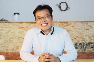 홍성YMCA 정재영 사무총장. 현재 그는 변화된 지역사회의 요구와 목소리에 부응하는 홍성YMCA의 역할을 찾기 위해 ‘사회적 자본의 발굴과 유통’이라는 이름으로 다양한 시도를 하고 있다.&nbsp;