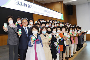 길정섭 충남농협본부장과 임춘숙 고향주부모임 충남도지회장은 고주모 충남대의원들과 축산농가 돕기 우유소비촉진 운동에 앞장서기로 다짐했다.